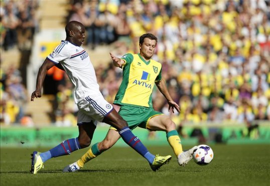 Chelsea lead Norwich City 1-0 at half time in their Premier League encounter at Carrow Road on Sunday thanks to a goal from Oscar.