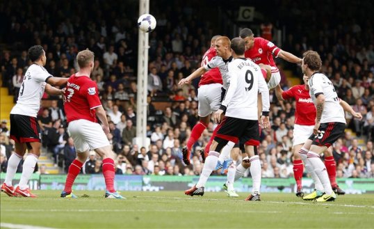 Bryan Ruiz's stoppage time effort cancelled out Steven Caulker's opener at Craven Cottage in an exhilarating first 45 minutes.
