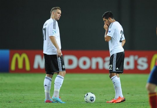 Russa Under-21 and Germany Under-21 are all square at 1-1 at half time at the Netanya Municipal Stadium.