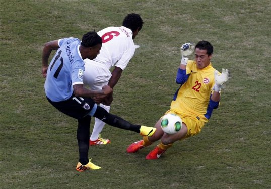 A first-half Abel Hernandez hat-trick has handed Uruguay an easy 4-0 lead over Tahiti in the Confederations Cup.