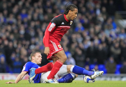 Huddersfield have signed Leicester City midfielder Neil Danns on loan until the end of the season.