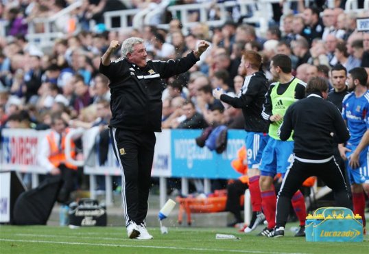 Hull City's Curtis Davies heaped praise on his manager for his approach to life in the Premier League.