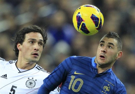 The father and agent of Borussia Dortmund defender Mats Hummels has admitted the player would be interested in joining Manchester United.