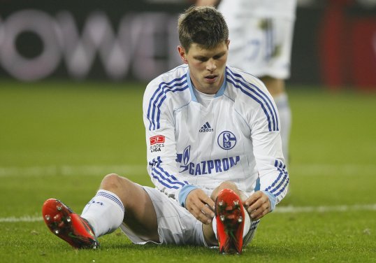 Schalke striker Klaas-Jan Huntelaar has been ruled out of this weekend’s trip to Bayern Munich with an eye injury.