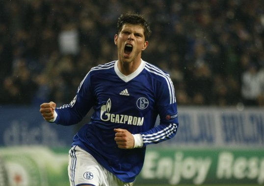 Schalke's Klaas-Jan Huntelaar has avoided questions over speculation that he will leave the side in January.