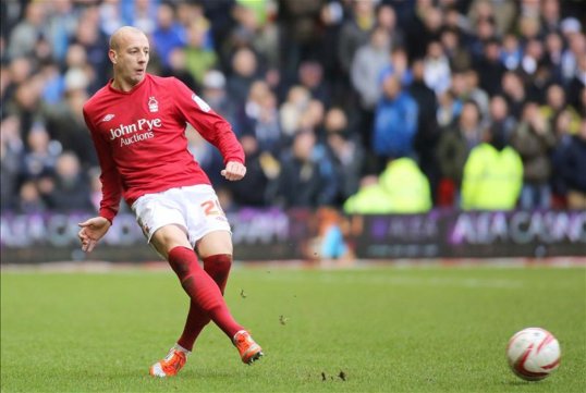 Aston Villa defender Alan Hutton is poised to join La Liga side Real Mallorca on loan for the rest of the season.