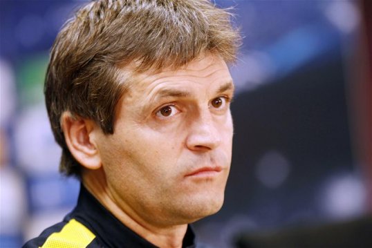 Barcelona coach Tito Vilanova will return to his duties in less than three weeks, according to president Sandro Rosell.