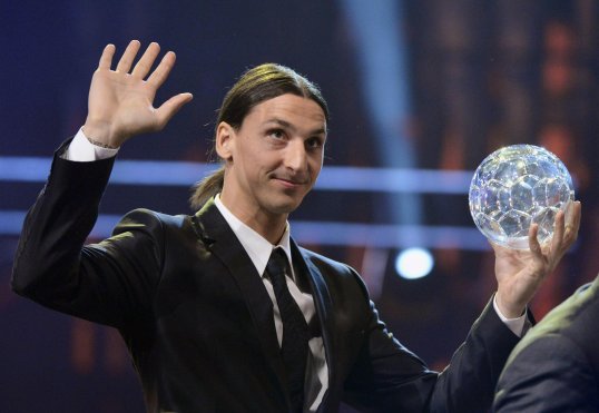 Paris Saint-Germain striker Zlatan Ibrahimovic has urged Steven Gerrard to ditch Liverpool for a big-name international club.