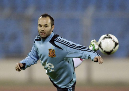 Barcelona midfielder Andres Iniesta has refused to underestimate Celtic ahead of their Champions League clash tonight, but admits that they are the better team.