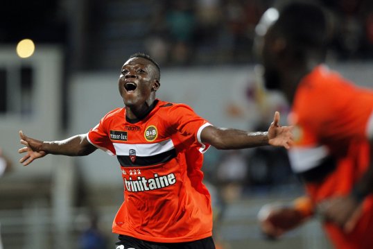 Lorient midfielder Alain Traore has admitted that he does not regret failing to acquire a work permit to play for Manchester United.