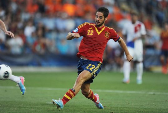 Malaga winger Isco is said to be torn over his next club following approaches from both Real Madrid and Manchester City.