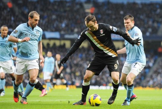 Fulham manager Martin Jol has said that he wants to see his striker Dimitar Berbatov bag a hat-trick against his former club Manchester United.