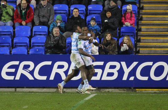 Racing Metro Paris took a 6-3 lead into half-time in diabolical conditions in Edinburgh tonight.