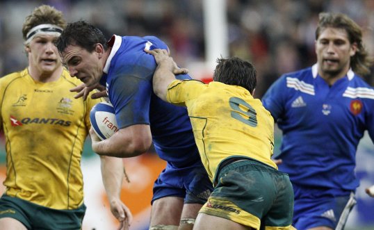 France took a convincing 16-6 lead into half-time after a display of brilliant kicking from Frédéric Michalak.