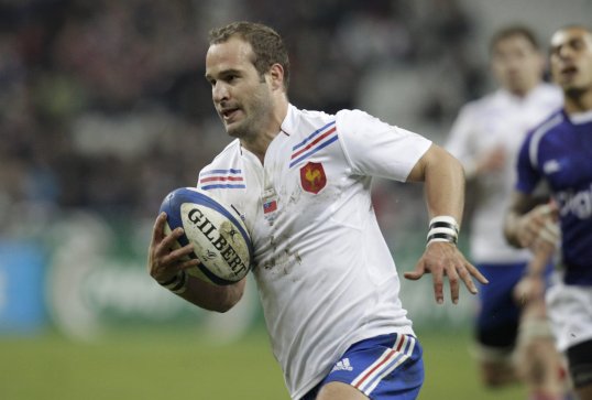 A Morgan Parra penalty gives France a 10-7 lead over an equally matched Samoa side.