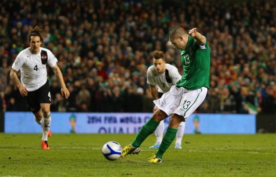 Jon Walters scored twice in an exciting 45 minutes to send Ireland in at half-time with a 2-1 lead.