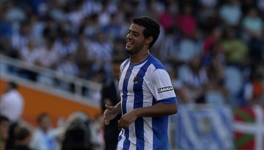 Juventus could be set to make a move for Real Sociedad and former Arsenal striker Carlos Vela, SportsDirect News understands.