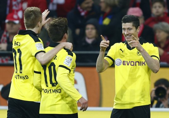 Juventus have enquired about the availability of Borussia Dortmund striker Robert Lewandowski.