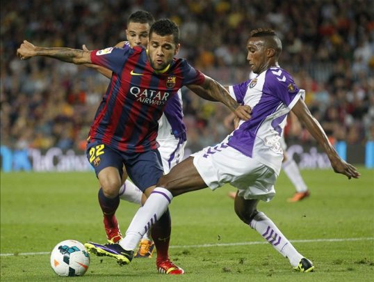 Juventus have been linked with a surprise move for Barcelona's Brazilian right-back Dani Alves, according to Spanish source Fichajes.net.