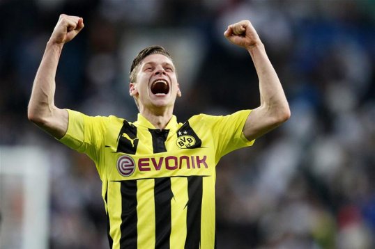 Juventus are reportedly eyeing up a move for Borussia Dortmund's Lukasz Piszczek as a possible replacement for Stephan Lichtsteiner who may leave this summer.