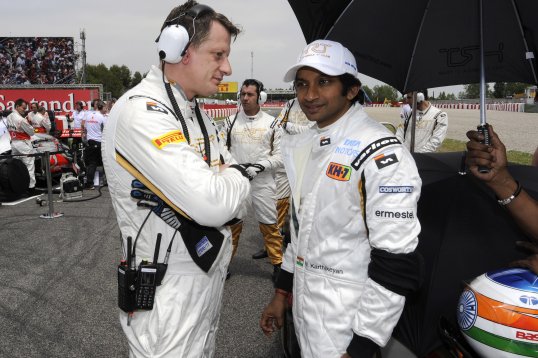 HRT driver Narain Karthikeyan has expressed his desire to stay with the Spanish outfit for the 2013 season.
