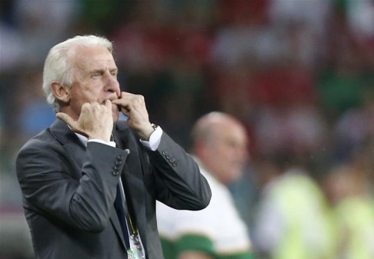 Ex-Republic of Ireland midfielder Roy Keane has backed under-fire national team coach Giovanni Trapattoni to turn the country's fortunes around.