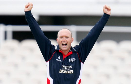 Surrey bowler Gary Keedy said he is relishing fighting for a place at the squad after 18 years with Lancashire.