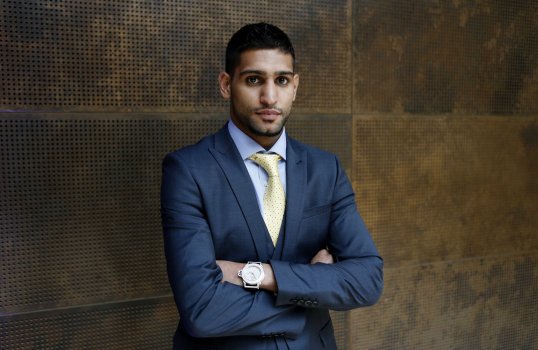 Boxer Amir Khan has said he hope his new trainer Virgil Hunter will “teach me about defence”.