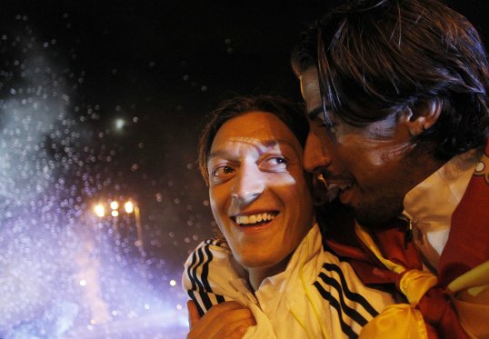Sami Khedira believes Mesut Özil is one of the best players in the world.