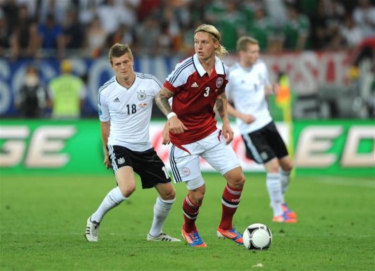 Wolfsburg's Simon Kjaer may leave the club this summer according to his manager Klaus Allofs.