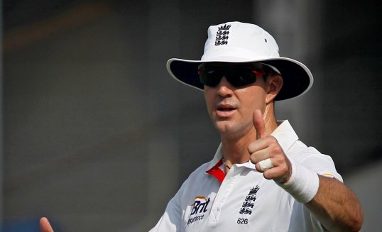 England batsman Kevin Pietersen has been awarded a central contract by the England and Wales Cricket board.