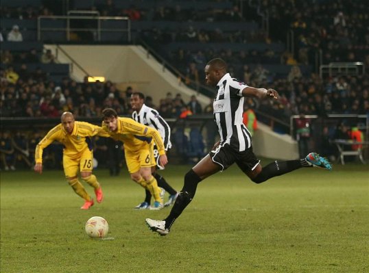 Shola Ameobi said Newcastle United goalkeeper Tim Krul was on another level as kept Metalist Kharkiv at bay in the Europa League.
