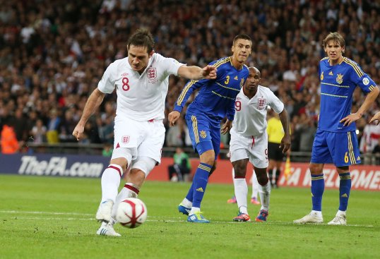 England and Chelsea midfielder Frank Lampard has called for fans to be patient with the national team as they aim for World Cup success.