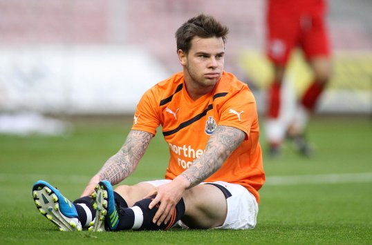 Reading have fined midfielder Danny Guthrie two weeks’ wages for refusing to travel to Sunderland for their Premier League match on Tuesday.