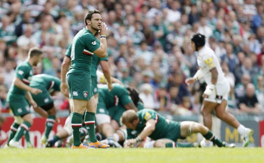Leicester Tigers began the defence of their Aviva Premiership title with a bonus-point win over Worcester Warriors at Welford Road.