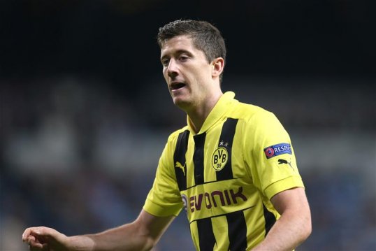 Borussia Dortmund midfielder Sven Bender has said his team-mate Robert Lewandoski is committed to the club for the upcoming season despite the Polish striker wanting a move away from the Westfalenstadion.