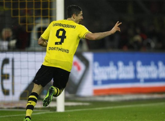 Top Premier League clubs will be on alert after it has emerged that Borussia Dortmund striker Robert Lewandowski would be open to a switch to England.