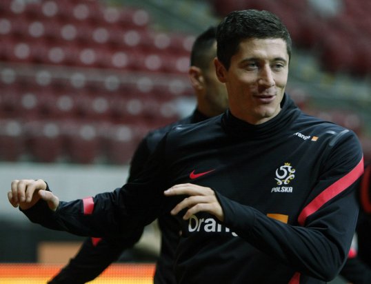 Robert Lewandowski believes he can beat Joe Hart when Poland face England.