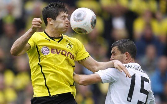 Borussia Dortmund striker Robert Lewandowski wants to end his disagreement with the club’s hierarchy over a failed move to Bayern Munich this summer.