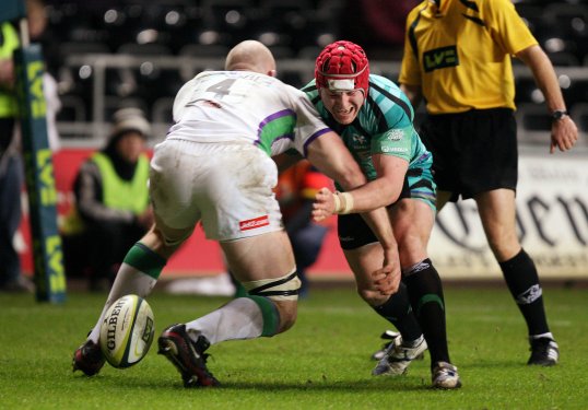 Cardiff Blues pair hooker Marc Breeze and scrum-half Lewis Jones have agreed contract extensions with the region.