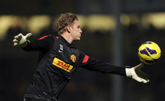 Manchester United goalkeeper Anders Lindegaard is reportedly considering his future with the Premier League champions.