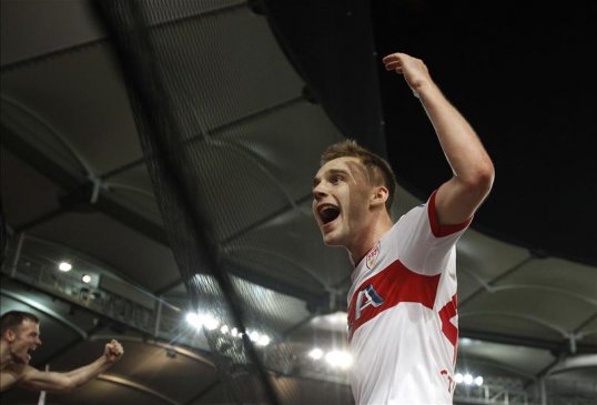 Liverpool could face competition from Italian giants AC Milan for the signing of Stuttgart midfielder Alexandru Maxim.