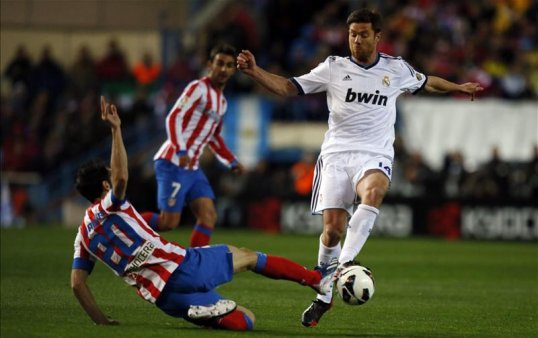 Napoli manager Rafael Benitez is hoping to sign his former Liverpool star Xabi Alonso this January.
