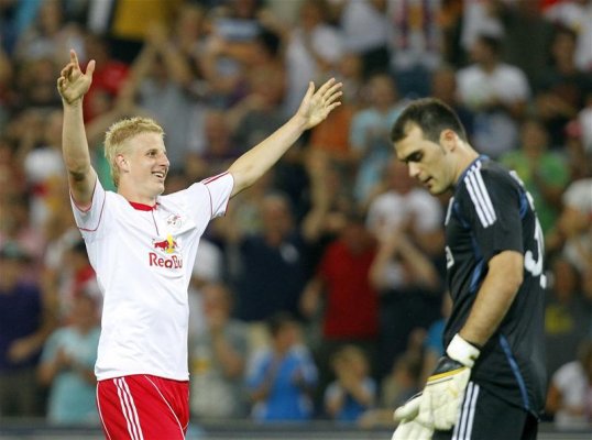 Liverpool are set to step up their interest in Red Bull Salzburg defender Martin Hinteregger, SportsDirect News understands.
