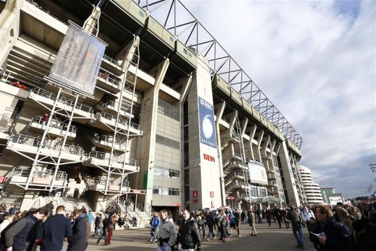 Twickenham is set to host a European Cup semi-final if Saracens beat Ulster in Saturday’s quarter-final which also takes place at the home of English rugby.