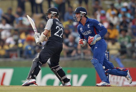 Somerset wicketkeeper Craig Kieswetter has been ruled out of action for six weeks after fracturing his right thumb during the county’s Championship draw with Warwickshire.