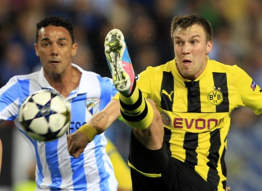 Málaga held out for an impressive 0-0 draw in the first leg of their Champions League quarter-final clash with Borussia Dortmund at Estadio La Rosaleda.