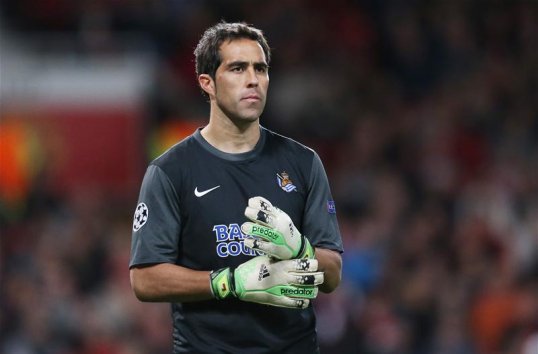 Manchester City have been linked with a move for Real Sociedad goalkeeper Claudio Bravo, according to Mundo Deportivo.