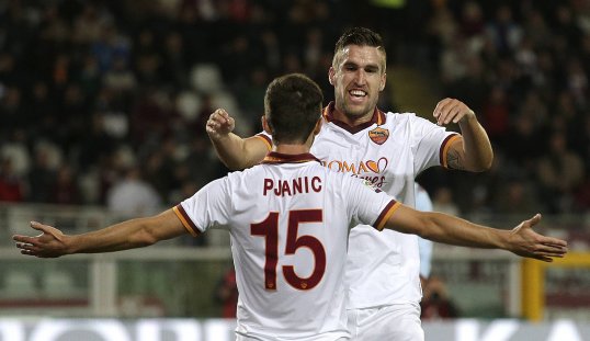 Former PSV Eindhoven boss Dick Advocaat believes Roma midfielder Kevin Strootman’s recent performances have caught the eye of Manchester United.