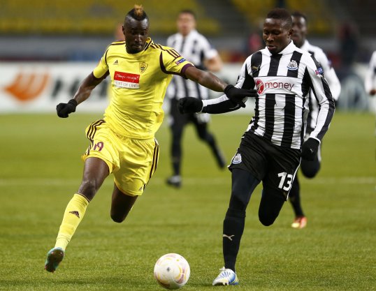 The agent of Anzhi Makhachkala striker Lacina Traore has claimed Manchester United failed in a summer bid for his client.